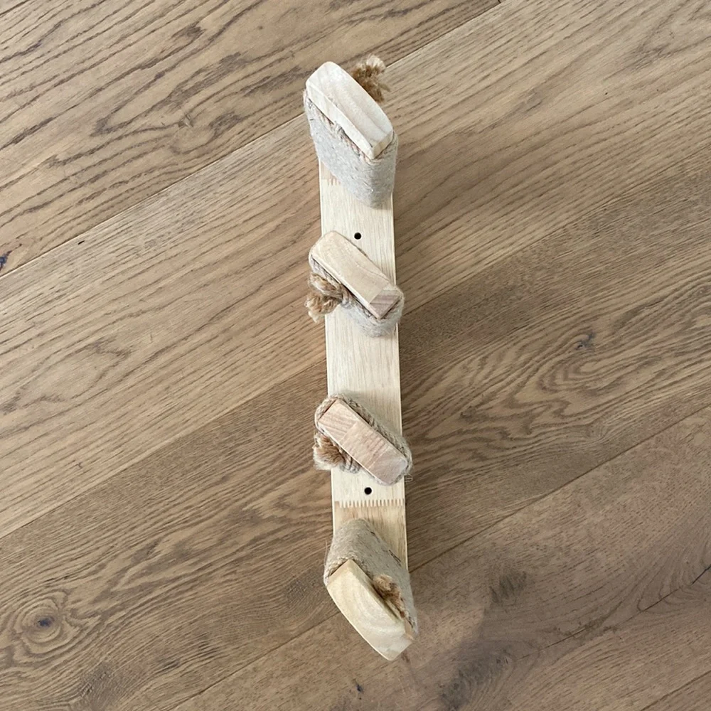 Cat Climbing Wall Mounted Stairway - New